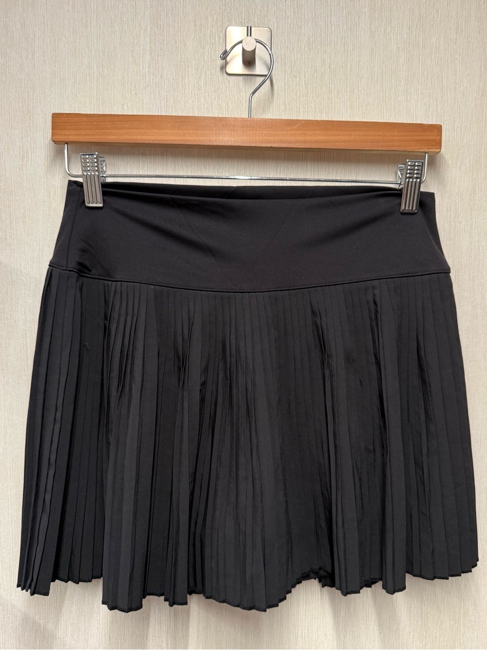 Gilly Hicks Active Pleated Skort Black, Size Large - Picture 2 of 9